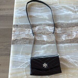 Tory Burch Kira Chevron Chain Wallet - Black/Rolled Nickel